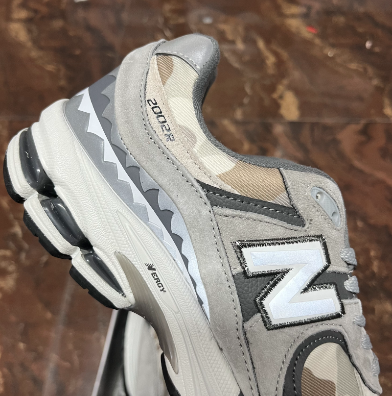 New Balance 2002R