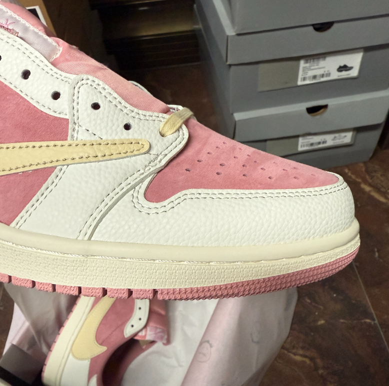 Travis Scott x Air Jordan 1 Low