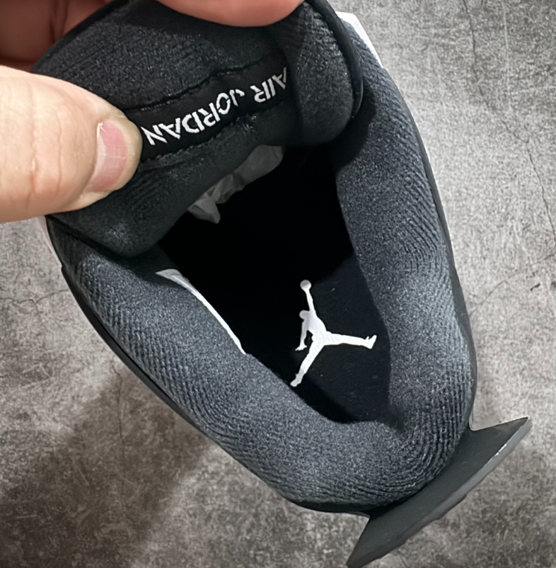Jordan 4 Retro